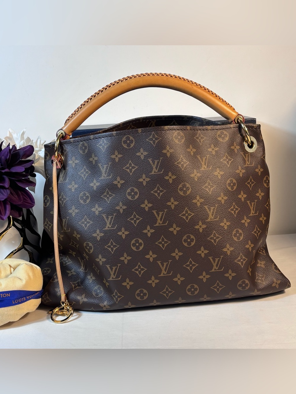Stunning Louis Vuitton Artsy Mm